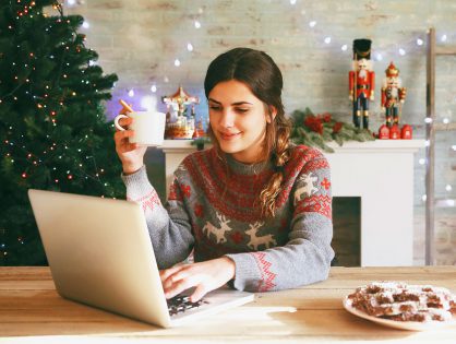 Single During the Holidays? Here's How To Avoid A Lonely Christmas
