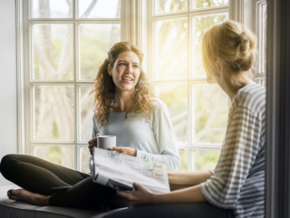 How To Avoid Growing Apart From Friends When You're In A Relationship